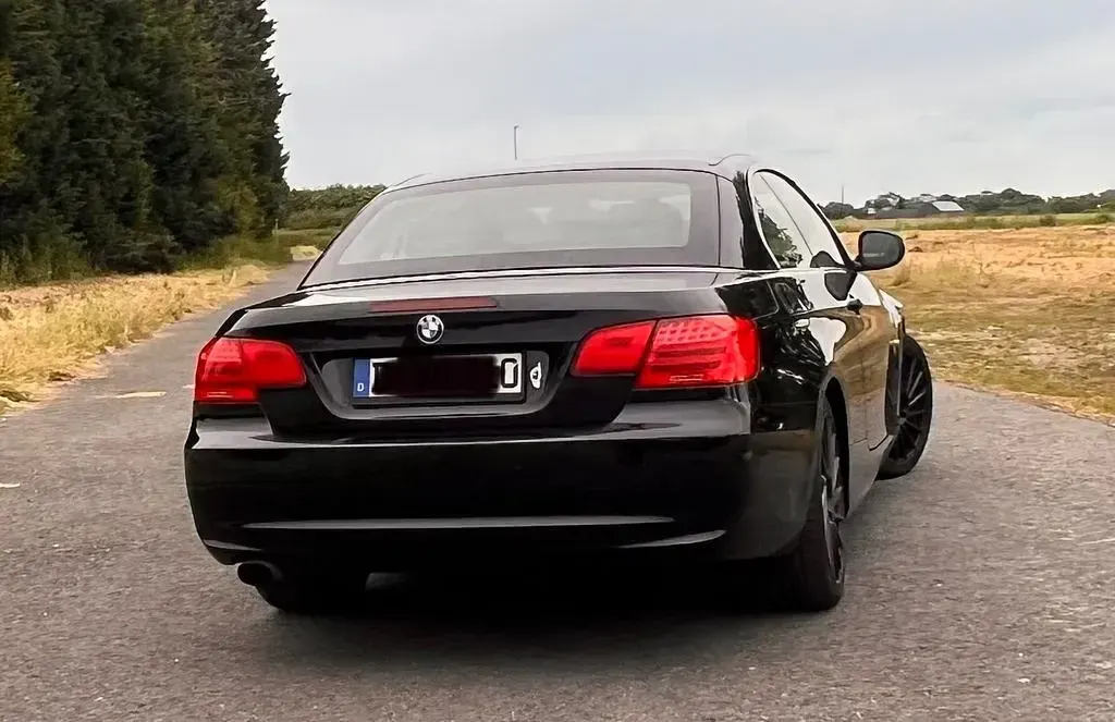 Gebraucht BMW 320 Cabriolet 170 PS (125 kW) 2012 Schwarz Cabrio