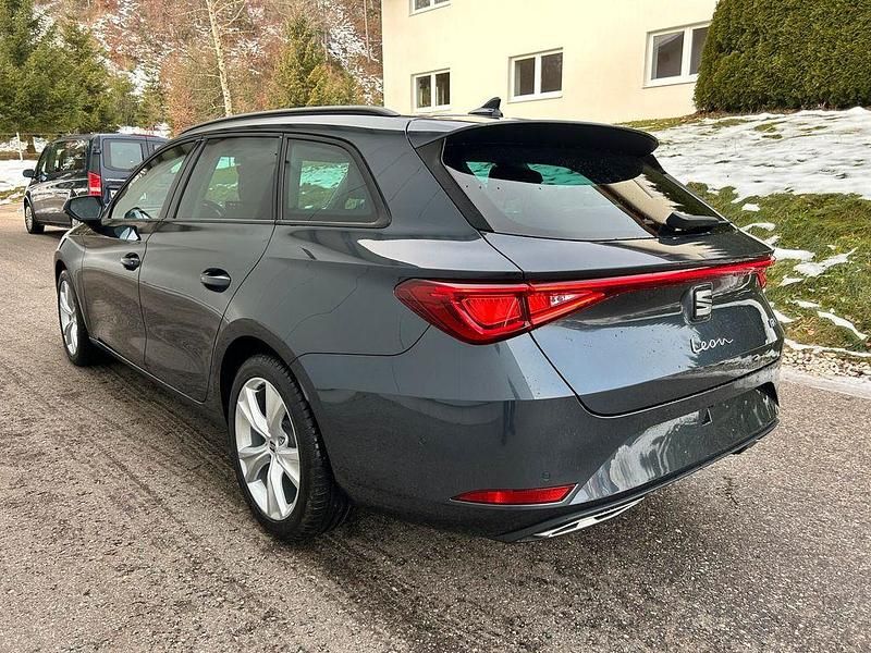 Neu Seat Leon FR 150 PS (110 kW) 2025 Grau Limousine