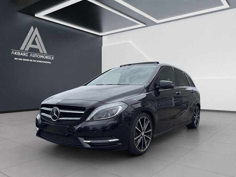 Gebraucht Mercedes B180 122 PS (89 kW) 2013 Schwarz Van / Kleinbus