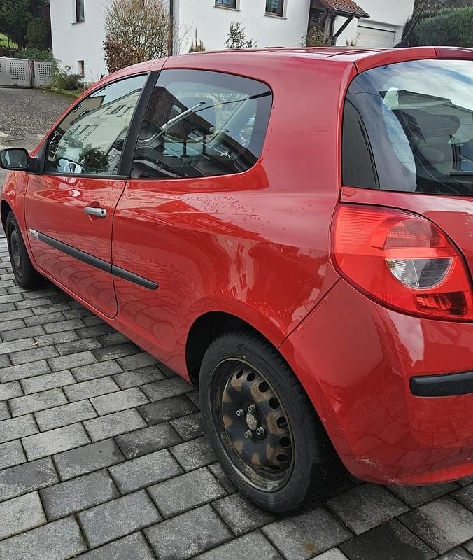 Gebraucht Renault Clio II 75 PS (55 kW) 2009 Rot Kleinwagen