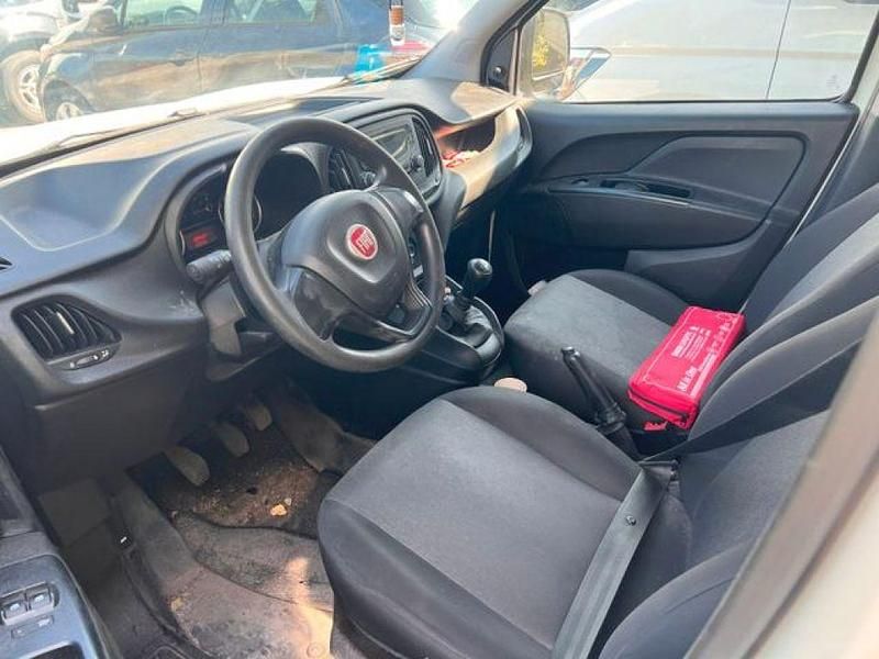 Gebraucht Fiat Doblò 95 PS (69 kW) 2018 Bianco banchisa/pack/canova/sant Van / Kleinbus