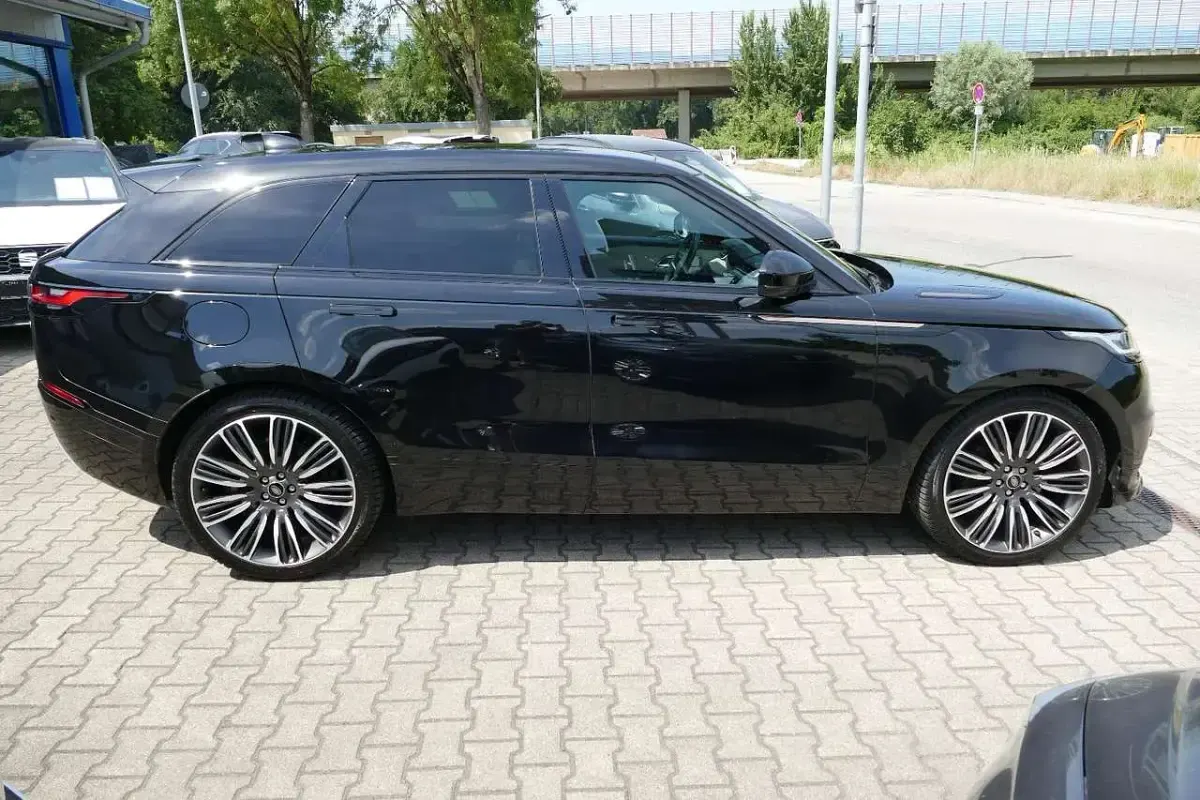 Gebraucht Land Rover Range Rover Velar R-Dynamic 204 PS (150 kW) 2023 Santorini black SUV