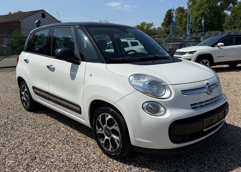 Weiß Gebraucht 2016 Fiat 500L Pop Star Van / Kleinbus | 8.990 € (Fairer Preis) - Bild 1/4