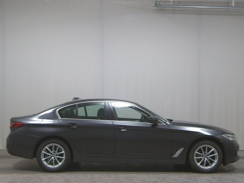 Grau Gebraucht 2021 BMW 530 Sport Line Limousine | 27.980 € (Superpreis) - Bild 1/4