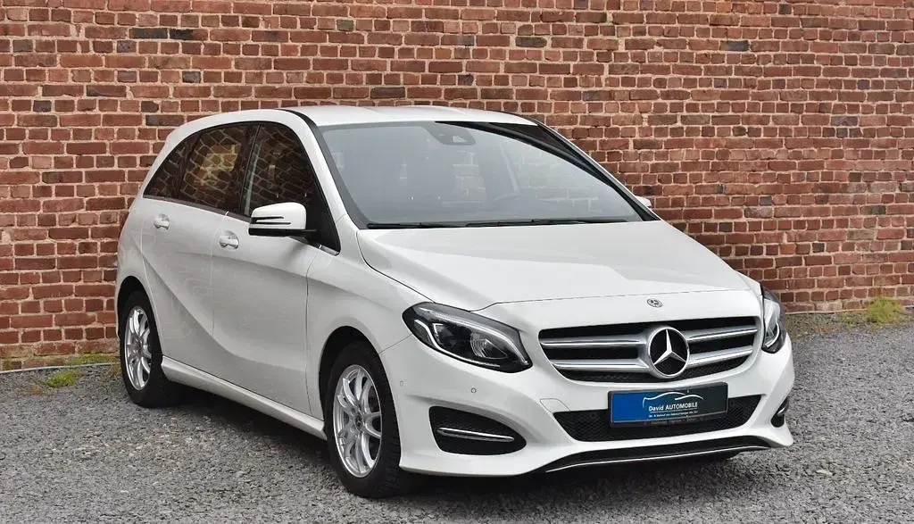 Gebraucht Mercedes B200 156 PS (114 kW) 2017 Weiß Kleinwagen