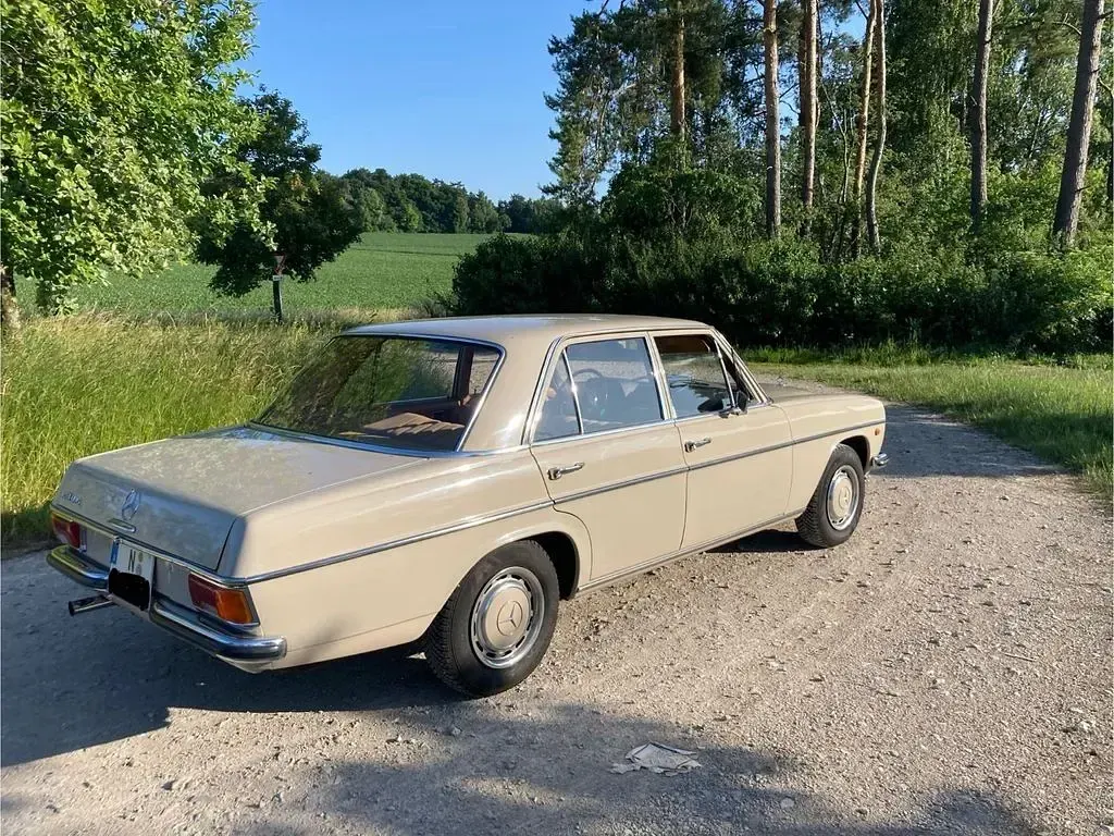 Gebraucht Mercedes W114 120 PS (88 kW) 1969 Beige Limousine