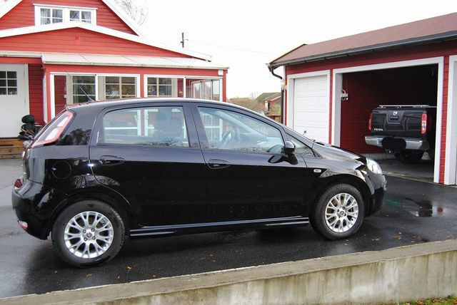 Gebraucht Fiat Punto Evo 75 PS (55 kW) 2011 Schwarz metallic Kleinwagen