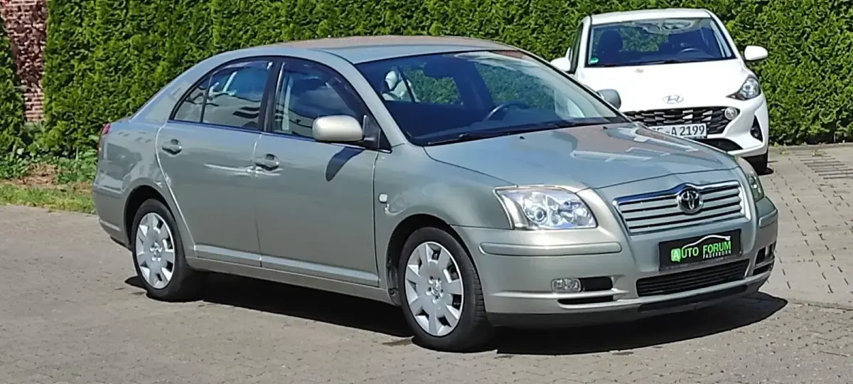 Gebraucht Toyota Avensis Sol 129 PS (94 kW) 2004 Silber Limousine
