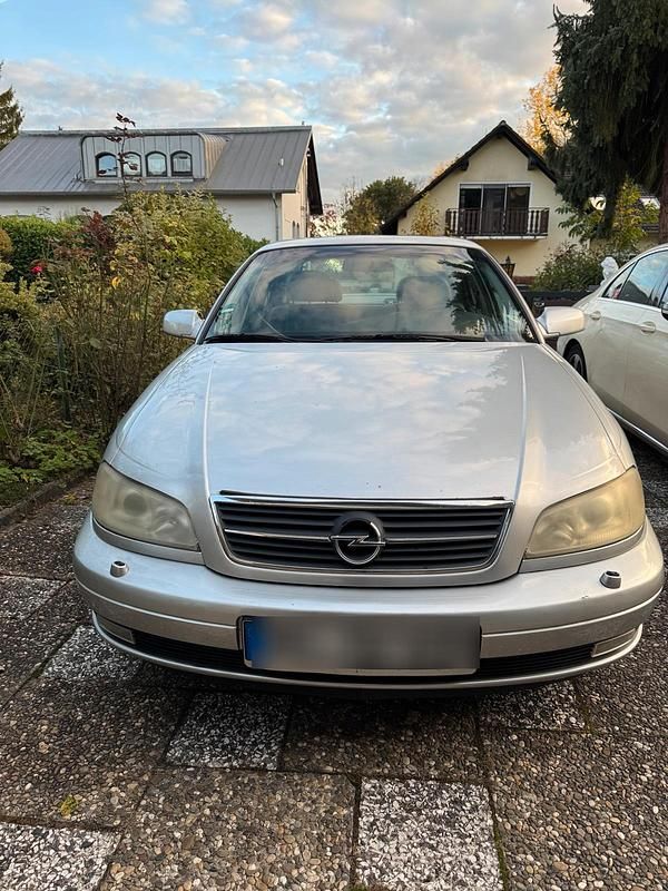 Grau Gebraucht 2001 Opel Omega Limousine | 1.500 € (Teuer) - Bild 1/4
