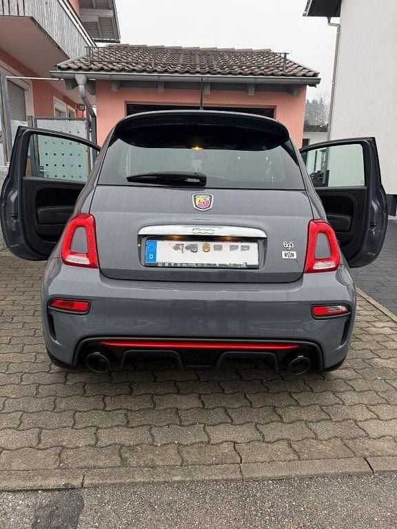 Grau Gebraucht 2017 Abarth 695 Kleinwagen | 19.500 € (Fairer Preis) - Bild 1/4