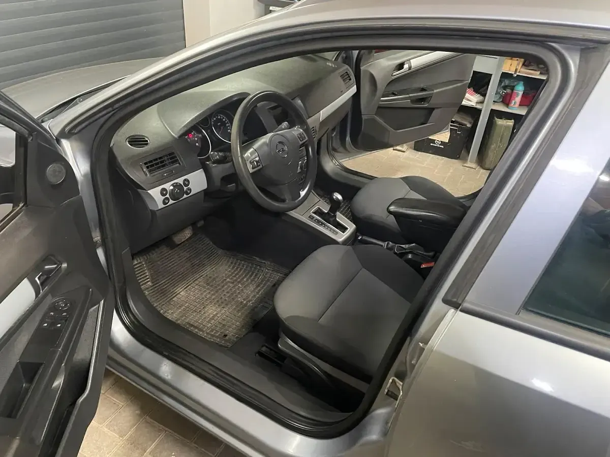 Second-hand Opel Astra 125 CP (91 kW) 2006 Gri Break
