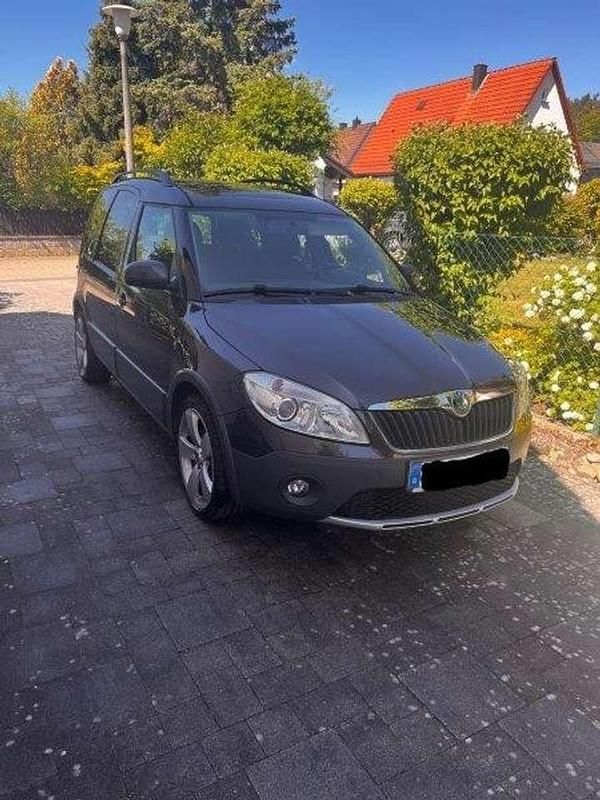 Braun Gebraucht 2011 Skoda Roomster Scout Plus Edition Kombi | 3.600 € (Guter Preis) - Bild 1/4