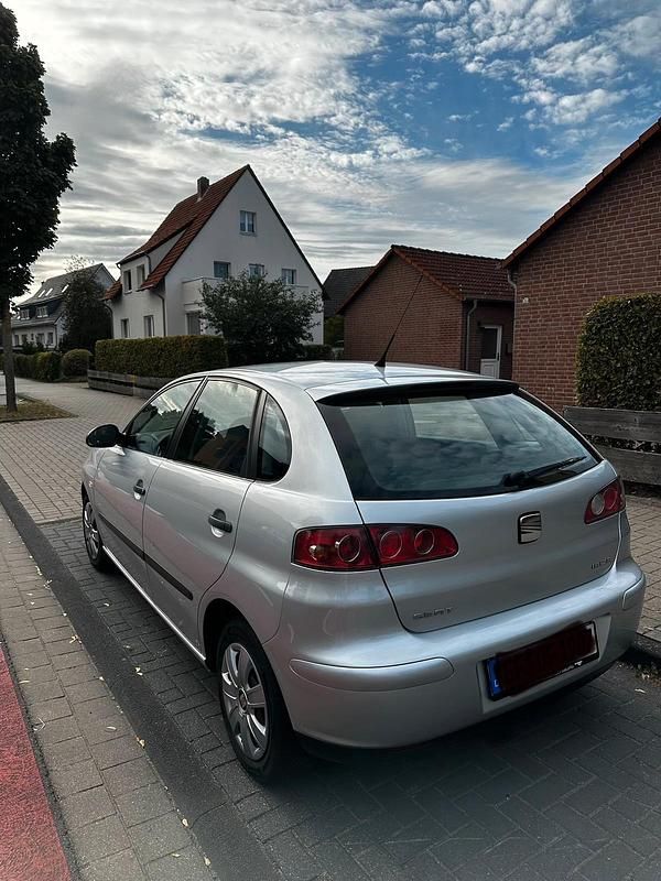 Silber Gebraucht 2004 Seat Ibiza Kleinwagen | 995 € (Fairer Preis) - Bild 1/4