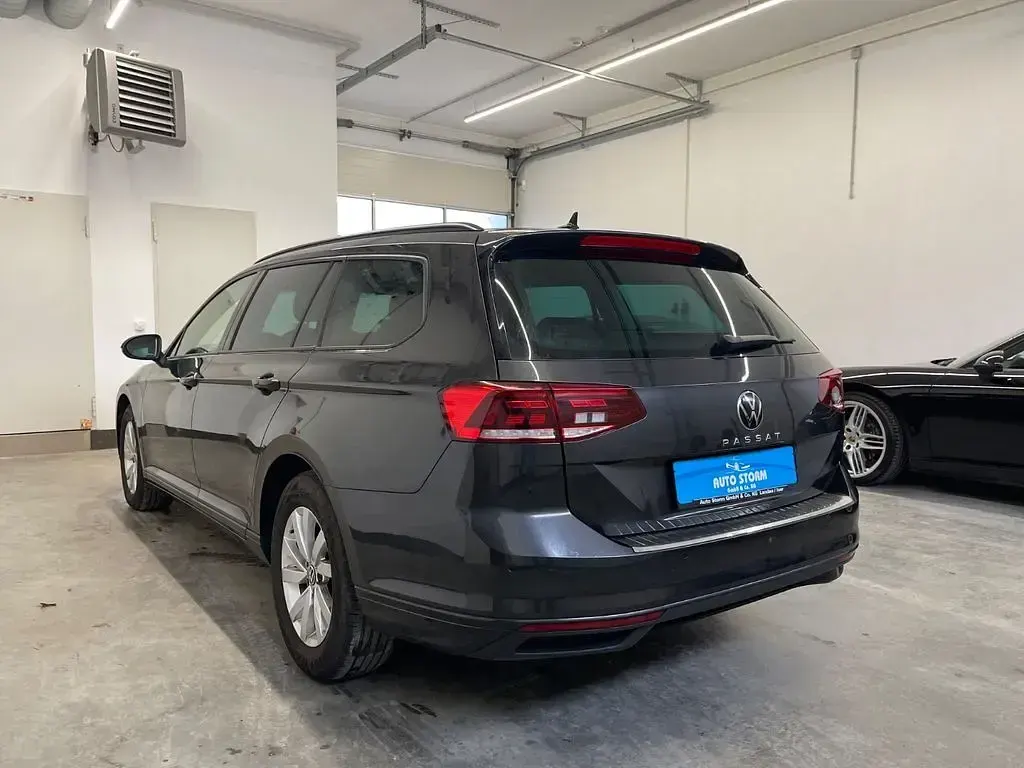 Gebraucht VW Passat R 150 PS (110 kW) 2022 Grau Kombi