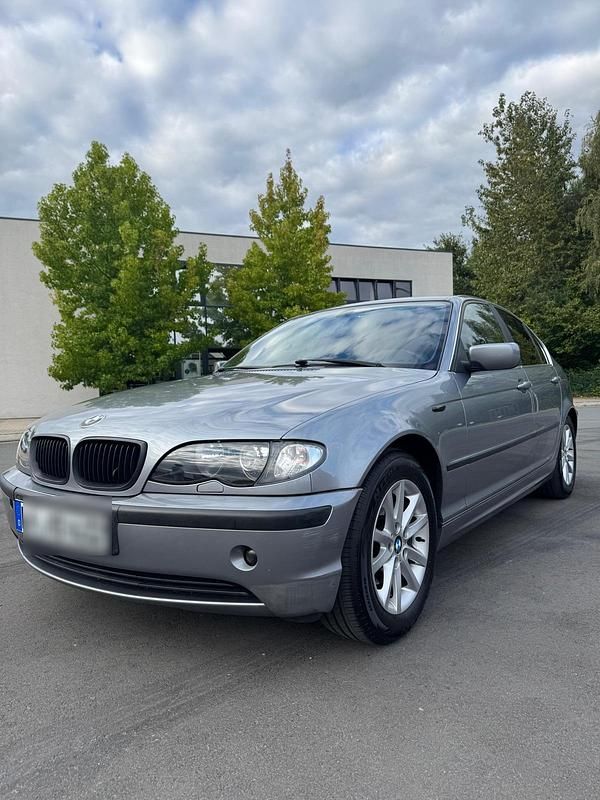 Silber Gebraucht 2003 BMW 318 Limousine | 1.899 € (Guter Preis) - Bild 1/4