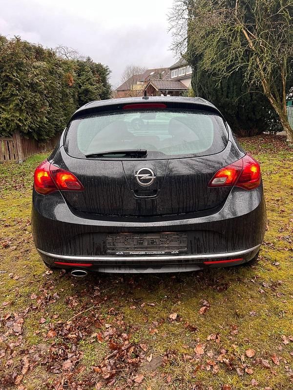 Gebraucht Opel Astra 160 PS (117 kW) 2012 Schwarz Limousine