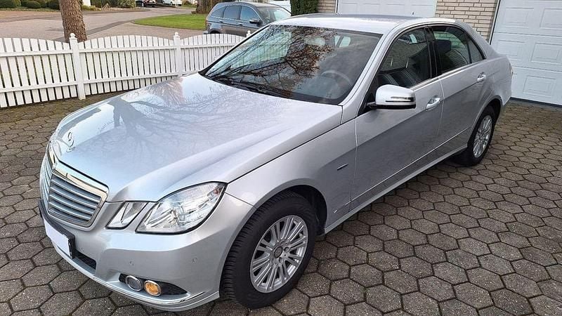 Gebraucht Mercedes E200 Elegance 184 PS (135 kW) 2009 Silber Limousine