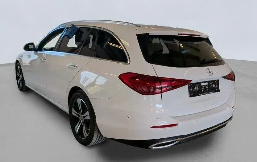 Gebraucht Mercedes C220 Avantgarde 200 PS (147 kW) 2023 Weiß Kombi