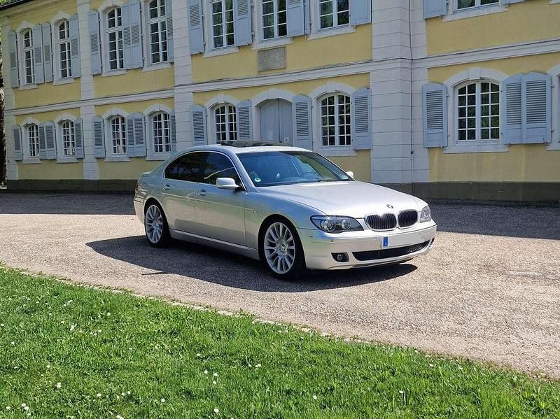 Silber Gebraucht 2006 BMW 740 Limousine | 15.900 € - Bild 1/4