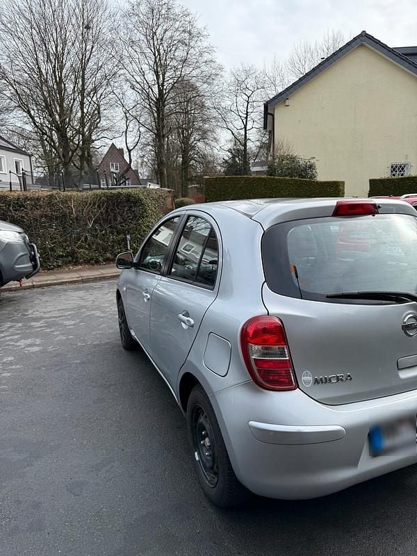 Gebraucht Nissan Micra 80 PS (58 kW) 2012 Silber Kleinwagen