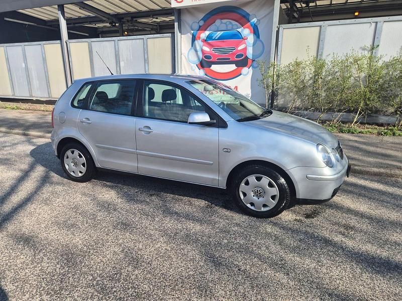 Gebraucht VW Polo 60 PS (44 kW) 2004 Silber Kleinwagen