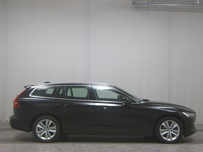 Schwarz Gebraucht 2020 Volvo V60 Momentum Kombi | 20.680 € (Guter Preis) - Bild 1/4