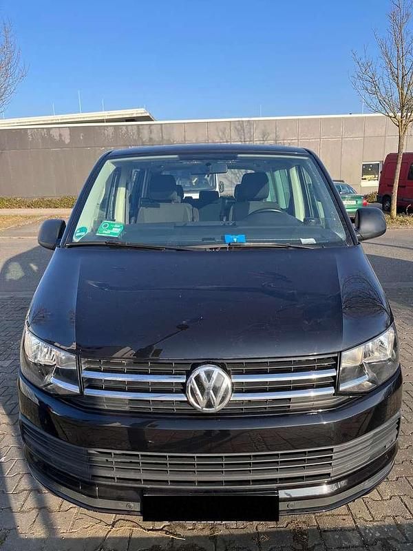 Schwarz Gebraucht 2018 VW Multivan Trendline Van | 26.800 € (Superpreis) - Bild 1/4