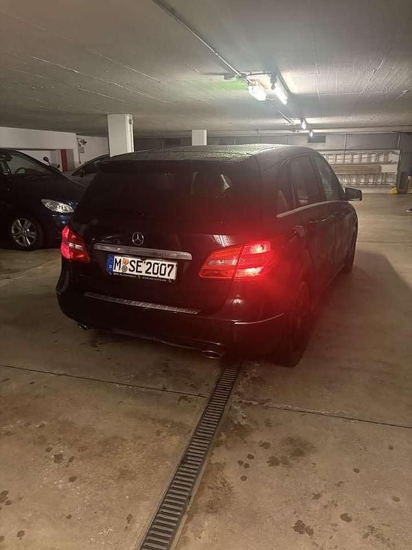 Gebraucht Mercedes B180 122 PS (89 kW) 2012 Van / Kleinbus