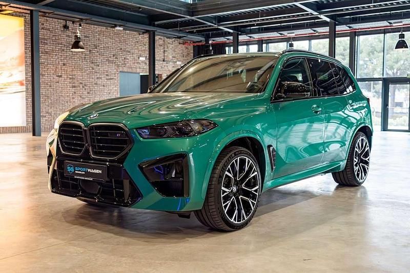 Isle of man gruen metallic Gebraucht 2025 BMW X5 M Competition Edition SUV | 140.209 € (Fairer Preis) - Bild 1/4
