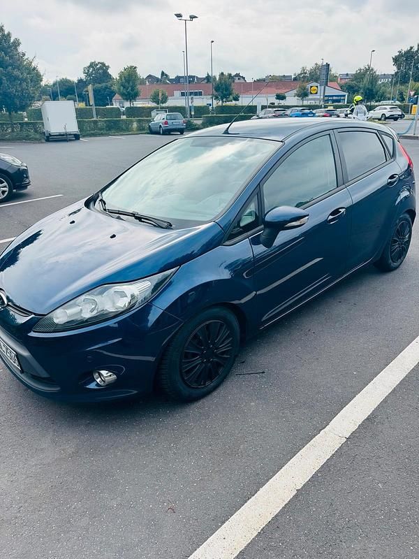 Blau Gebraucht 2012 Ford Fiesta Kleinwagen | 2.800 € (Fairer Preis) - Bild 1/4
