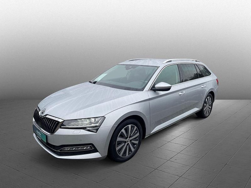 Gebraucht Skoda Superb Style 200 PS (147 kW) 2022 Brillantsilber metallic Kombi