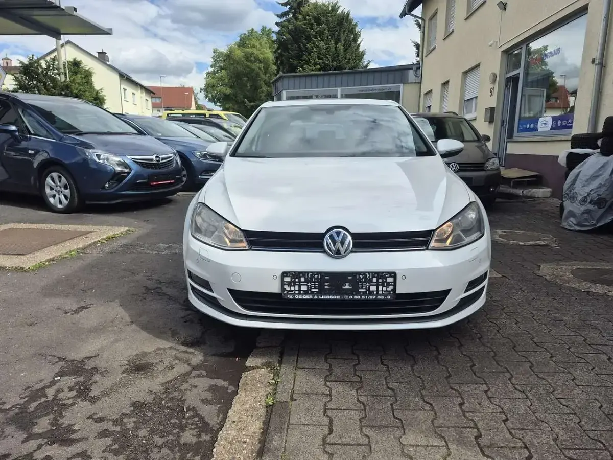 Gebraucht VW Golf VII Cup 110 PS (80 kW) 2014 Oryxweiß perlmutteffekt Kleinwagen