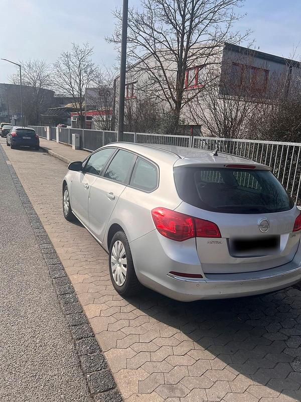 Gebraucht Opel Astra Sport 110 PS (80 kW) 2014 Grau Kombi