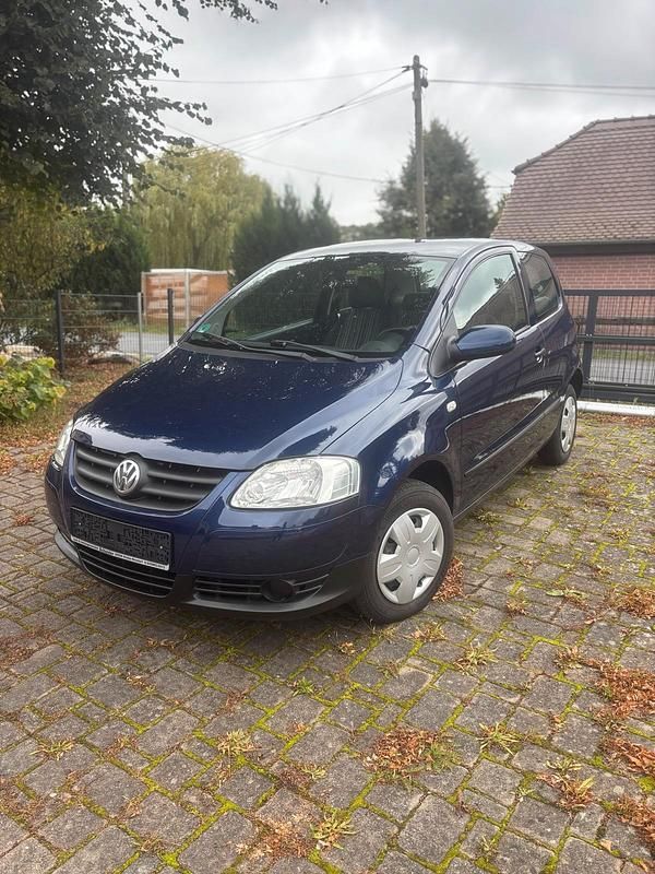 Blau Gebraucht 2006 VW Fox Kleinwagen | 2.400 € (Teuer) - Bild 1/4
