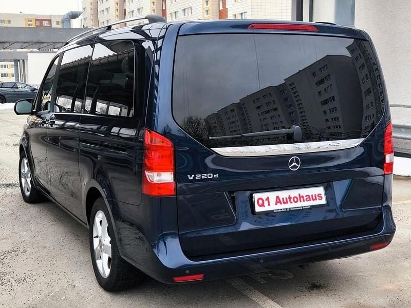 Gebraucht Mercedes V220 163 PS (119 kW) 2020 Blau Van / Kleinbus