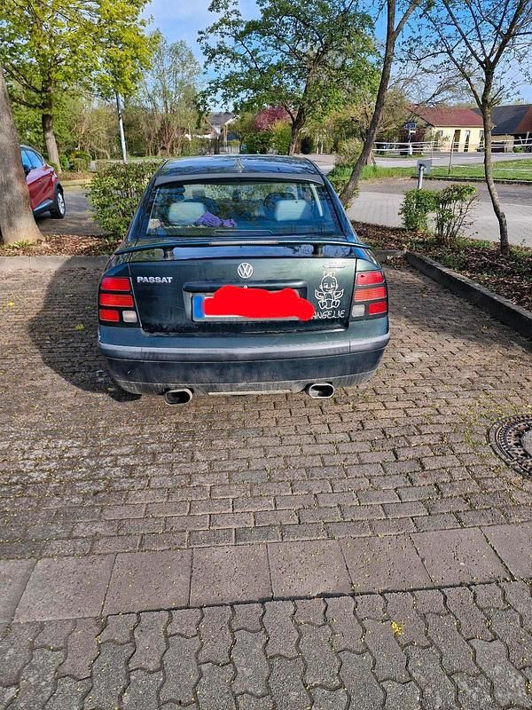 Gebraucht VW Passat 100 PS (73 kW) 1997 Grün Limousine