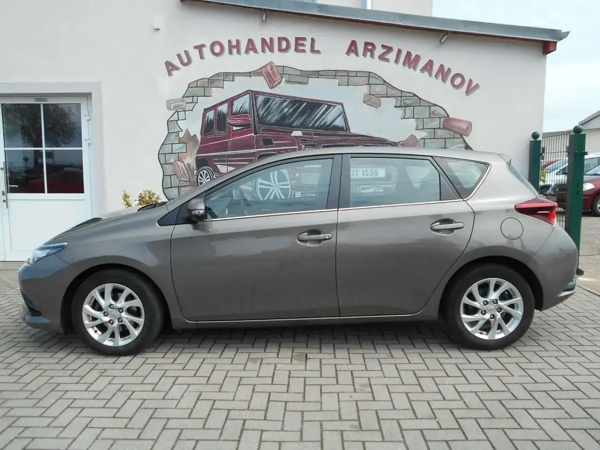 Gebraucht Toyota Auris Comfort 116 PS (85 kW) 2017 Grau Limousine