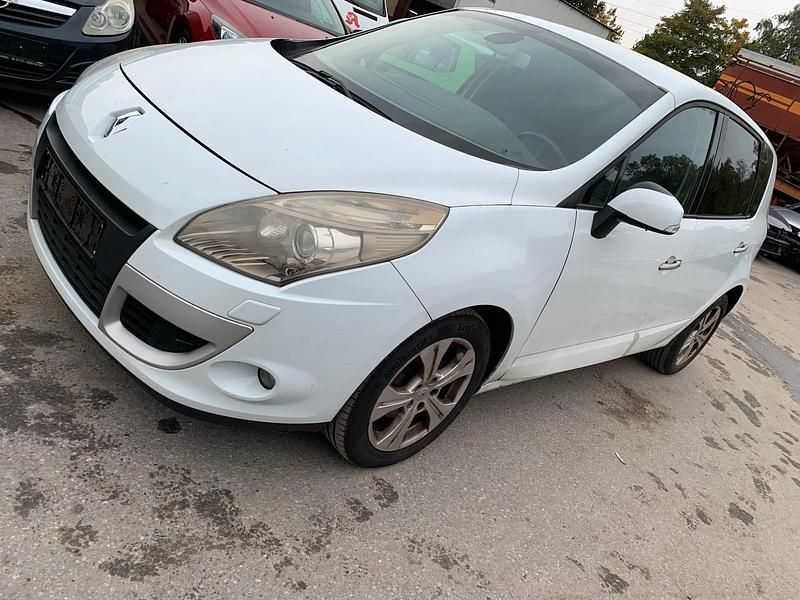 Weiß Gebraucht 2010 Renault Scénic III Van / Kleinbus | 1.450 € - Bild 1/4