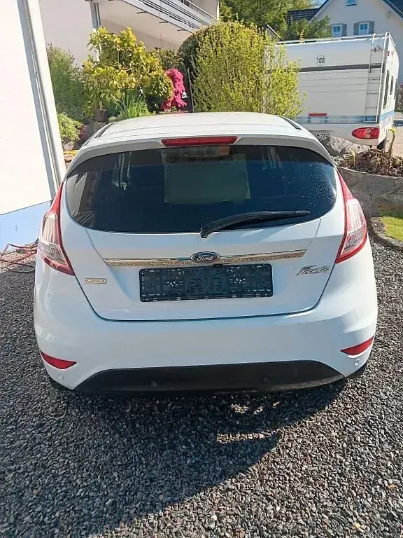 Occasion Ford Fiesta Titanium 101 ch (74 kW) 2017 Blanc Citadine