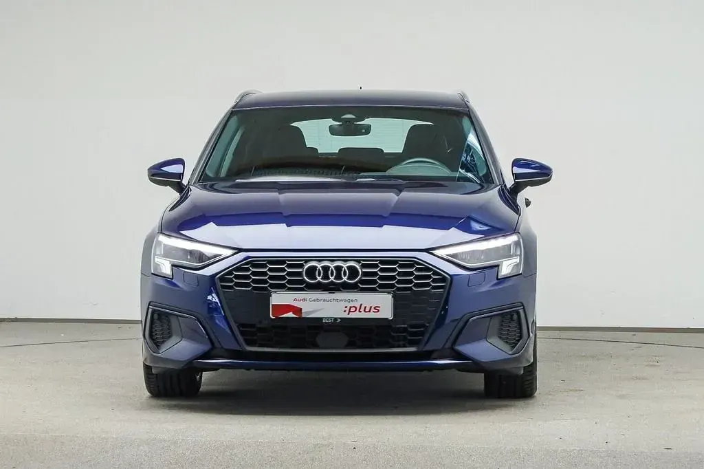 Gebraucht Audi A3 Basis 116 PS (85 kW) 2024 Navarrablau metallic Limousine