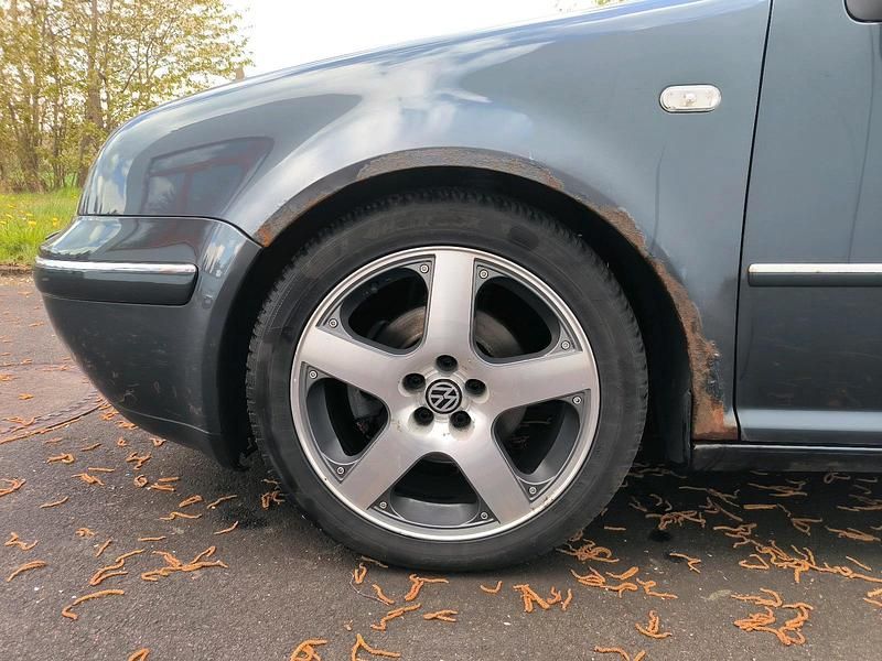 Second-hand VW Bora 101 CP (74 kW) 2002 Gri Break