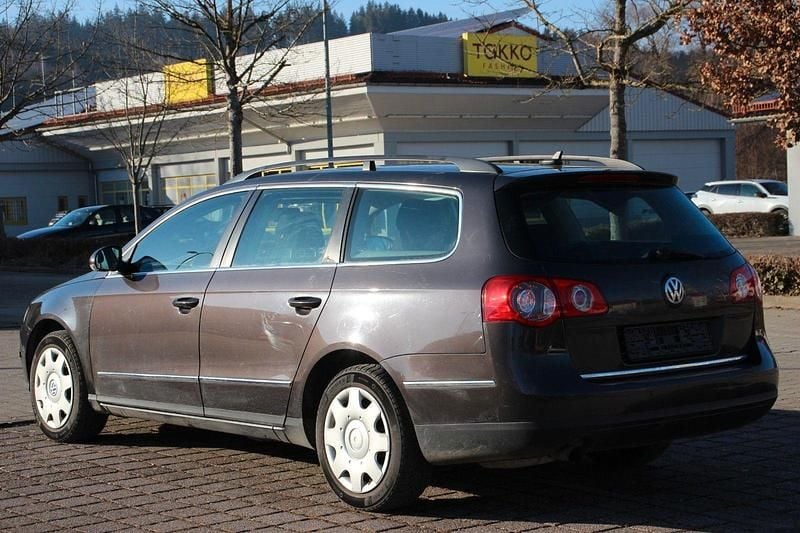 Gebraucht VW Passat 122 PS (89 kW) 2008 Schwarz Kombi
