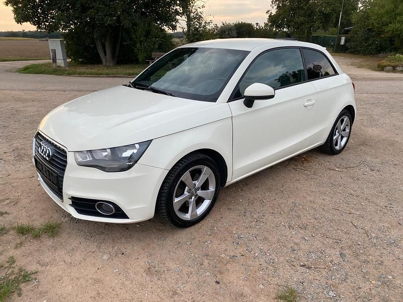 Weiß Gebraucht 2011 Audi A1 Ambition Kleinwagen | 7.350 € (Fairer Preis) - Bild 1/4