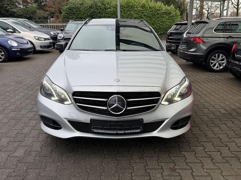 Gebraucht Mercedes E250 Avantgarde 204 PS (150 kW) 2015 Silber Limousine