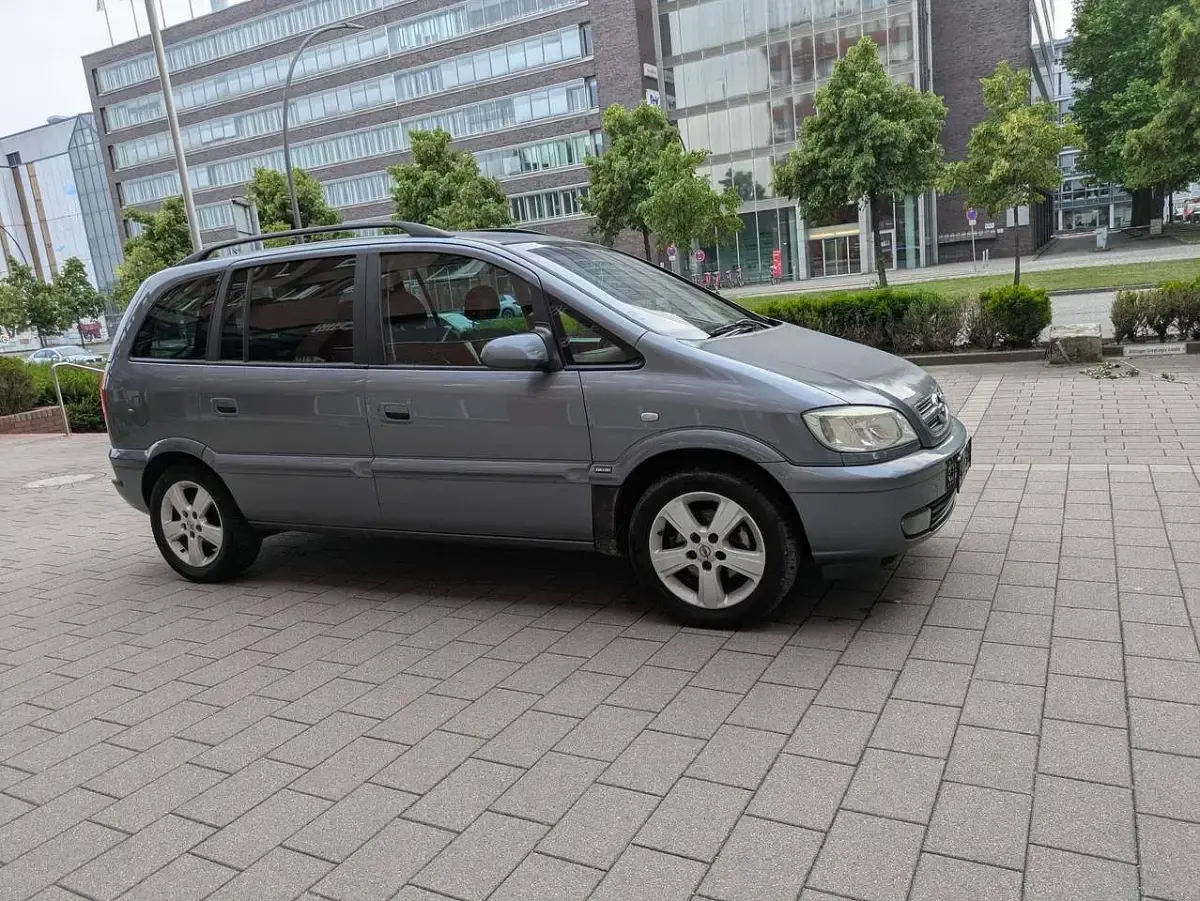 Gebraucht Opel Zafira Basis 97 PS (71 kW) 2005 Silver metallic Van / Kleinbus