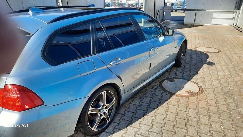 Gebraucht BMW 318 Exclusive 143 PS (105 kW) 2010 Blau Kombi
