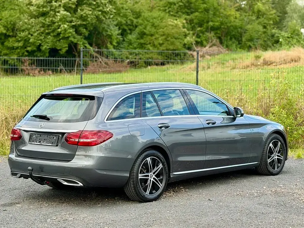 Gebraucht Mercedes C180 Avantgarde 156 PS (114 kW) 2021 Grau Kombi