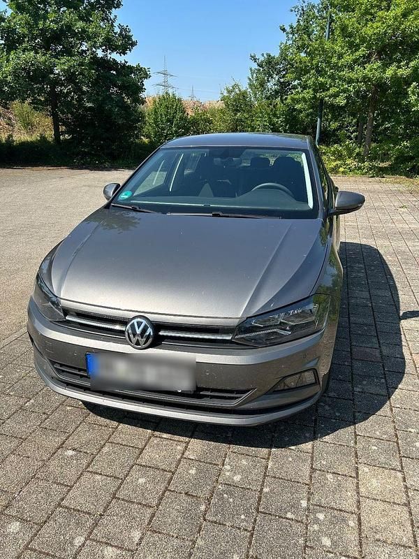 Grau Gebraucht 2019 VW Polo Comfortline Kleinwagen | 13.000 € (Guter Preis) - Bild 1/4