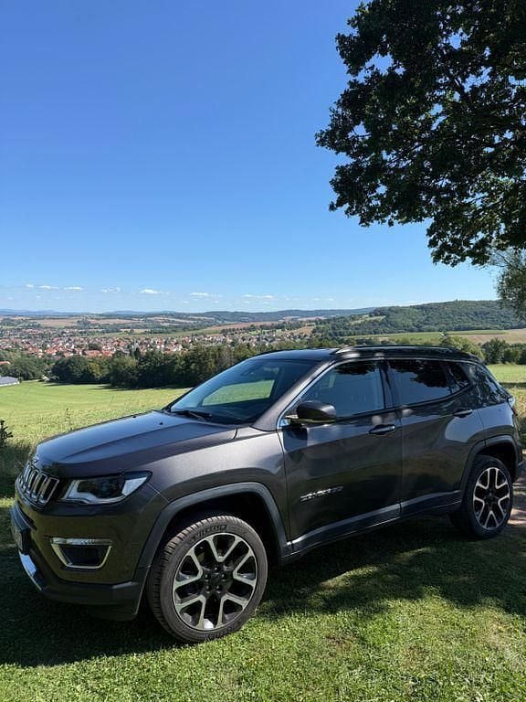 Grau Gebraucht 2017 Jeep Compass Limited SUV | 13.200 € (Guter Preis) - Bild 1/4