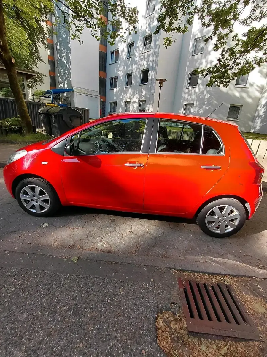 Gebraucht Toyota Yaris 69 PS (50 kW) 2007 Rot Kleinwagen